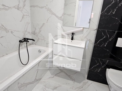 Apartament 2 camere decomandat cu bucatarie inchisa.