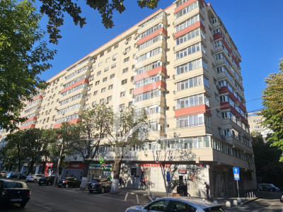 Alexandru Obregia 4 camere decomandat 2 bai bloc reabilitat.