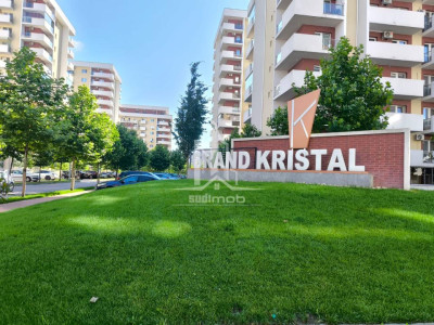 Grand Kristal apartament 2 camere cu 2 balcoane.