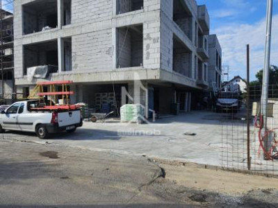 Parc Laurentiu Raiciu apartament 2 camere decomandat cu 2 balcoane.