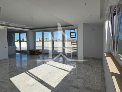 Penthouse 3 camere 2 bai si terasa 87 mp in complexul Green Garden.