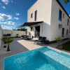 Comuna Berceni-5 camere-piscina-finisaje premium imaginea mica 1 Comuna Berceni-5 camere-piscina-finisaje premium thumb 1
